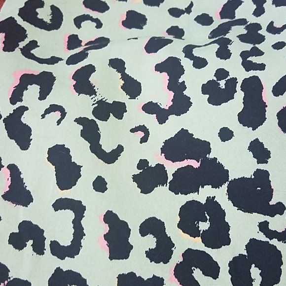 NWOT Forever 21 Knee Length Animal Print Skirt - Picture 4 of 8